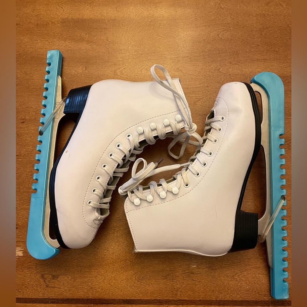 American Athletic Shoe Women’s ice figure skates size 7